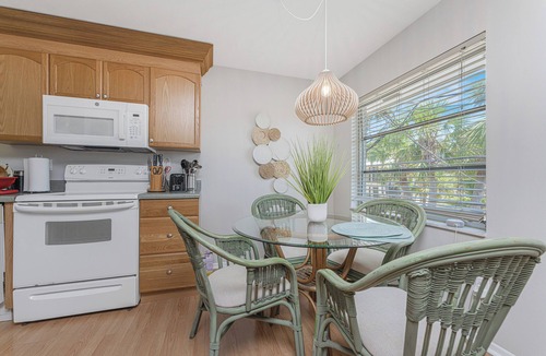 Englewood Condo | Island Condo Sun & Fun, Deeded Beach (Suite 2)