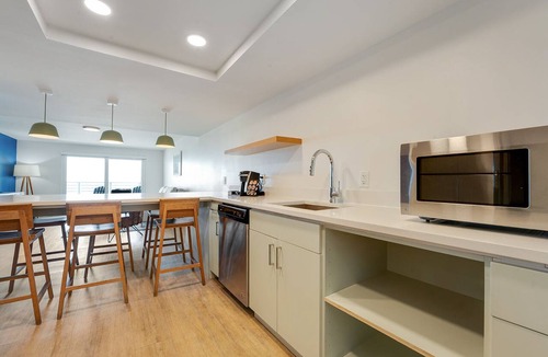 Islamorada Apartment | Island Escape in Islamorada | Breakfast, Pool & Pet-Friendly Stay!