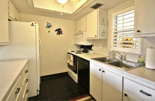 Fort Myers Beach House | Island House Beach Club 4A - Private condo with balcony