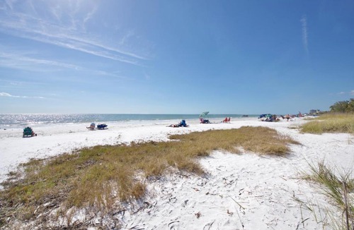 Fort Myers Beach House | Island Paradise Cottage by Sun Palace
