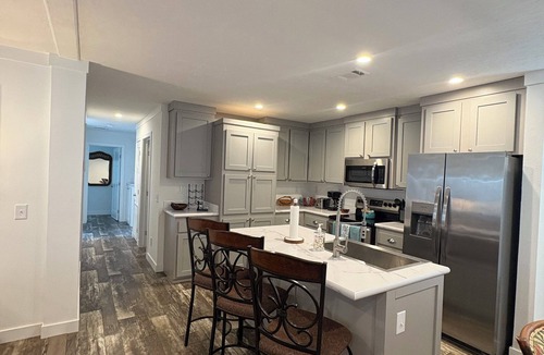 Saint James City House | Island Sunset Retreat with Jacuzzi
