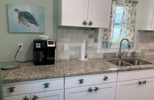 Holmes Beach House | Island Vibe 6: Close to Beach with Private Heated Pool