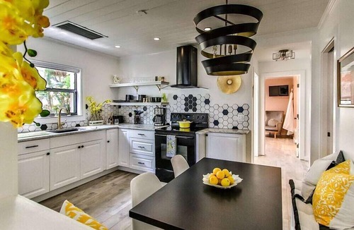 Sebastian House | Island View Cottages Sebastian