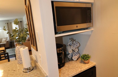 Lindfields Condo | It's All NEW & Near Disney! Designer Kitchen, Sleeps 6, NO Steps, Patio, Pool