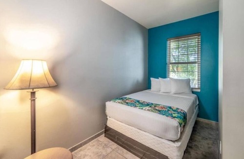 Everglades City Hotel | Ivey House Hotel - Deluxe Queen Room