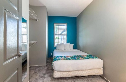 Everglades City Hotel | Ivey House Hotel - Deluxe Queen Room