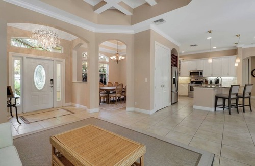 Jupiter House | Jupiter Home 8 Mins to Beach Pool Hot tub