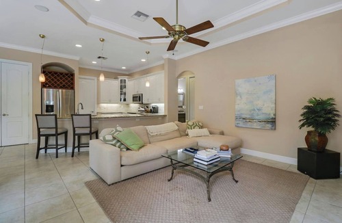 Jupiter House | Jupiter Home 8 Mins to Beach Pool Hot tub
