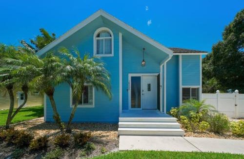 Jupiter Landing House | Jupiter Retreat w Private Pool