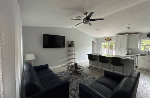 Largo House | Just 9 mins away to Indian Rock Beach. Game room and amazing pool