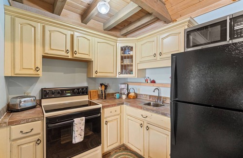 Asheville Cottage | Just Beyond Utopia.