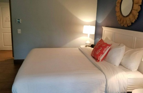 Marathon Resort | Just What You Were Looking For! 2 Great Units, Free Parking, Pool and Hot Tub