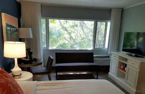 Marathon Resort | Just What You Were Looking For! 2 Great Units, Free Parking, Pool and Hot Tub