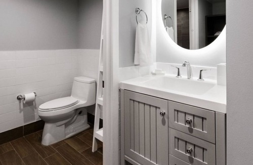 Marathon Resort | Just What You Were Looking For! 2 Great Units, Free Parking, Pool and Hot Tub
