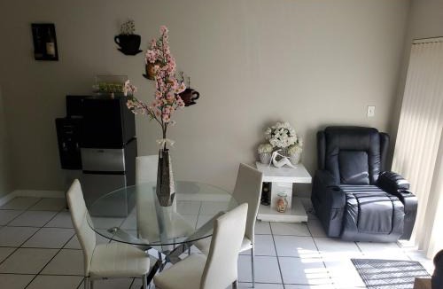 Tamiami Bed & Breakfast | KC Rich Services Room Suites