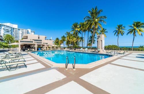 Key Biscayne Apartment | Key Colony 3BR Tropical Retreat-Beach Access Resort Amenities