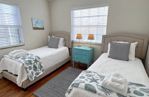 Lake Worth House | KEY LIME COTTAGE WITH SWIMMING POOL located near Beaches and downtown.