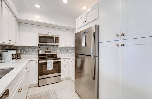 Englewood Condo | Key Retreat: Bay Views & Private Beach Access