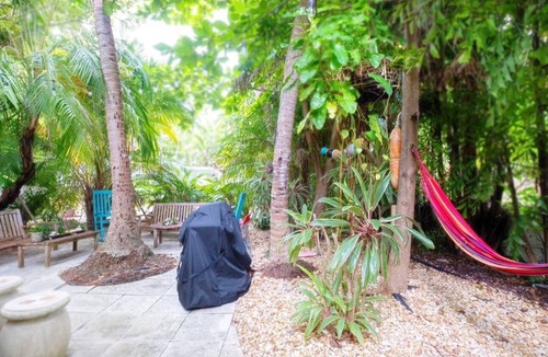 Islamorada House | Keys Cottage Downtown Islamorada — walk