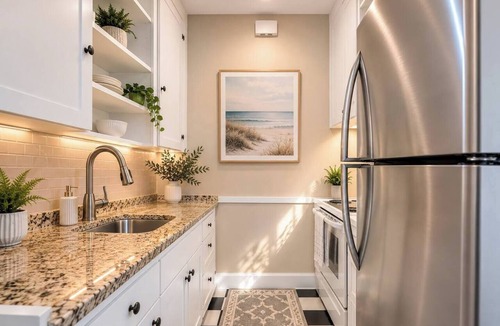 Historic Uptown House | King Bed 1BD 8 min to Downtown & Pier Pet-friendly
