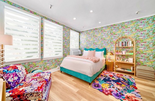 Palm Beach Hotel | King Bed Mermaid Suite , free parking, heart of Palm Beach
