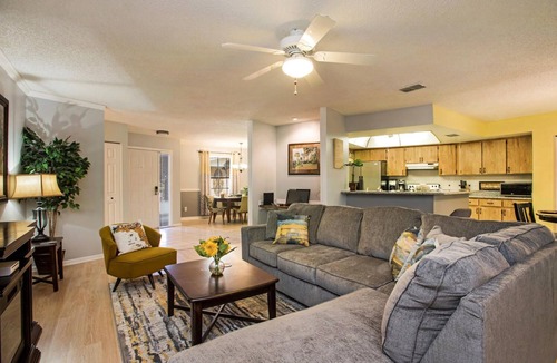 Citrus Park House | King Bed, Relaxing Getaway, Hot Tub, Pool Table, Ping Pong & Private Yard!