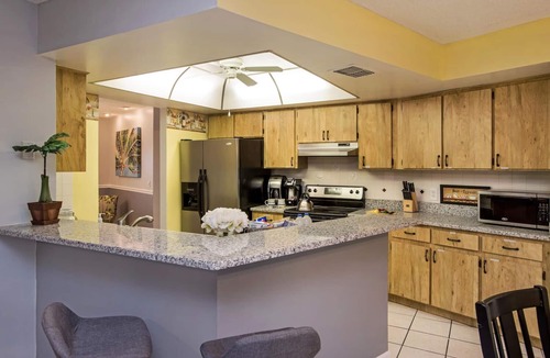 Citrus Park House | King Bed, Relaxing Getaway, Hot Tub, Pool Table, Ping Pong & Private Yard!