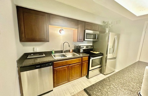 Riviera Bay Condo | King Bed, Remodeled, Pool & Hot Tub Near Beach.