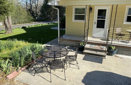 Flat Rock House | King Family Farmstead- Spacious family home