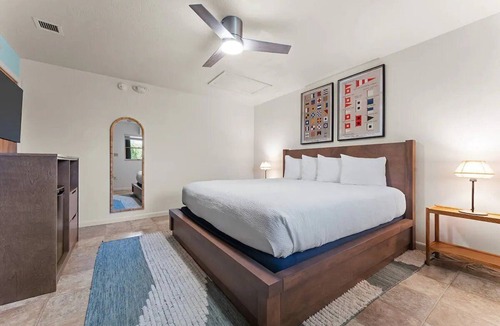 Little Torch Key Hotel | King Room w/Pool & Beach Access Near Boating and Fishing Spots + Breakfast!
