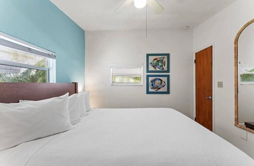 Little Torch Key Hotel | King Room w/Pool & Beach Access Near Boating and Fishing Spots + Breakfast!
