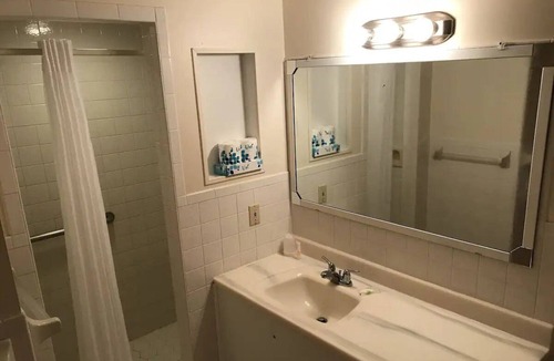 Little Torch Key Hotel | King Room w/Pool & Beach Access Near Boating and Fishing Spots + Breakfast!