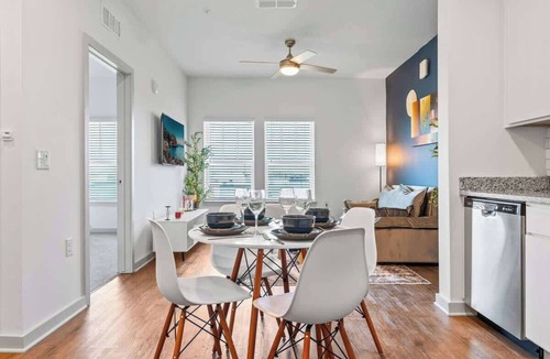 Bay Lake Apartment | King Suite: Gym, Pool & Free Parking Near Disney