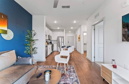 Bay Lake Apartment | King Suite: Gym, Pool & Free Parking Near Disney