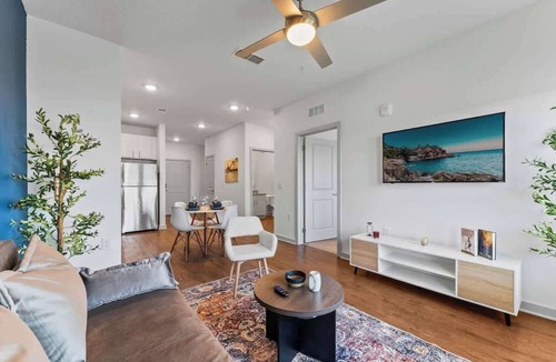 Bay Lake Apartment | King Suite: Gym, Pool & Free Parking Near Disney