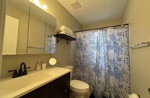 Riverview House | King Suite vacation retreat on the edge of Tampa!