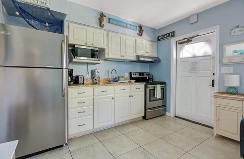 Bay Esplanade Condo | King Suite with bath