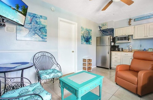 Bay Esplanade Condo | King Suite with bath