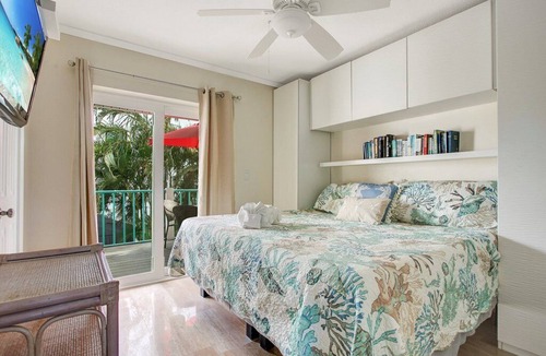 Bay Esplanade Condo | King Suite with water view