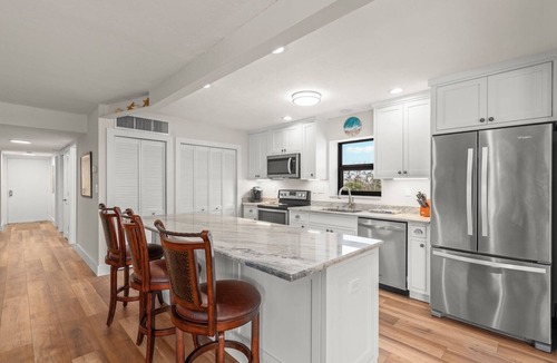 Sanibel Condo | Kings Crown 212: Updated Condo Just Steps to Beach