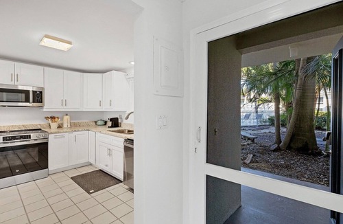 Saint Armands Key Condo | Kingston Arms 3A in Sarasota