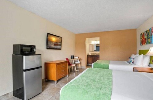 Historic Downtown Kissimmee Hotel | Kissimmee Ideal Room w 2 DBL Beds & Pool Near Local Attractions