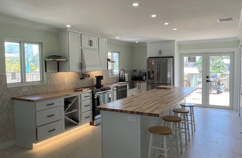 Mid Island House | Kiwi Kasa - mid-island 3/3, next to Publix