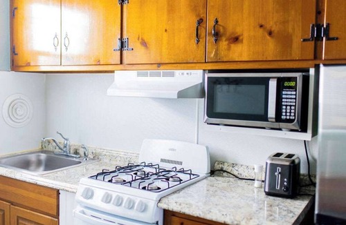 Wildwood Apartment | Kiwi's Cottage: Beach, Boardwalk & Pet Friendly!