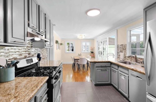 Historic Seaport House | Knowles House/Free onsite parking/Close to Duval