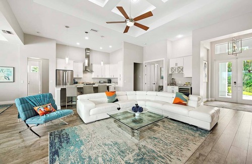 Yacht Club House | Kokomo-Modern Home with Tiki Hut