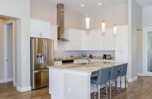Yacht Club House | Kokomo-Modern Home with Tiki Hut