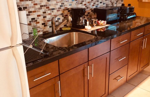 Jupiter Cottage | KOZY COTTAGE - NEW July openings 2.7 m from beach, UVC clean,