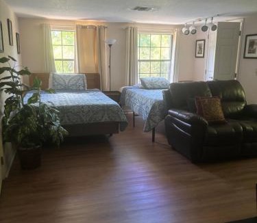 Tropic House | L-Room- 2nd floor in an Awesome Villa 20 minutes from the beach