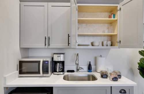 East Stroudsburg Apartment | L204 · The Lack - Queen Suite - A04
